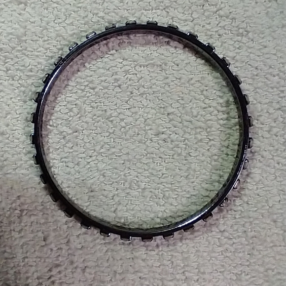 Black crystal 🔮 bangle bracelet - Picture 4 of 4